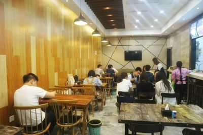 燜面先生加盟:攜手創(chuàng)業(yè)新篇章,共筑餐飲夢工廠